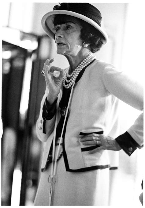 gonna plisse giacca chanel|La storia della giacca di Gabrielle Chanel.